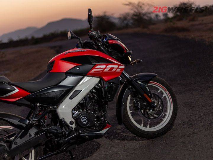 BS6 Bajaj Pulsar NS200 Reviewed In Detailed Photos - ZigWheels