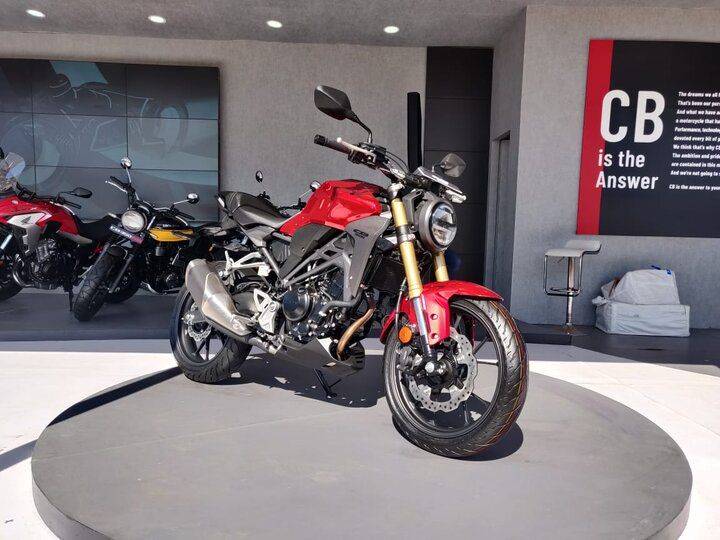 Buy the New Honda CB300R in the UAE | Honda UAE