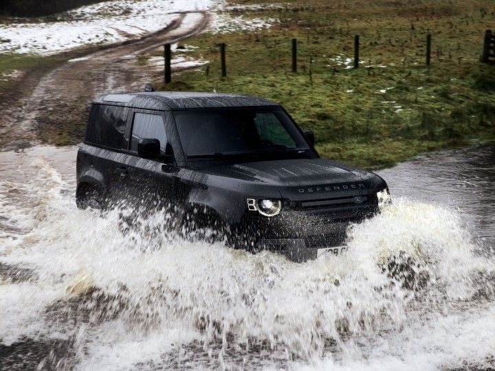 Land Rover Defender V8 Revealed; Gets Special Edition Variant And MY2022 Updates - Vimarsana News