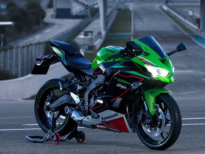 すもも 23- ZX-25R Slip-On Exhaust BLADE 発売 – モリワキエンジニアリング