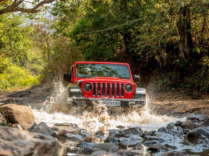 Jeep Wrangler, Gladiator Now Get A Gorilla Glass Windshield Option For  Better Impact Resistance - ZigWheels