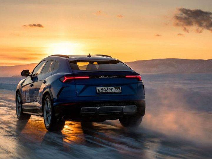 The Lamborghini Urus SUV Sets A High-Speed Record.. On Ice - ZigWheels