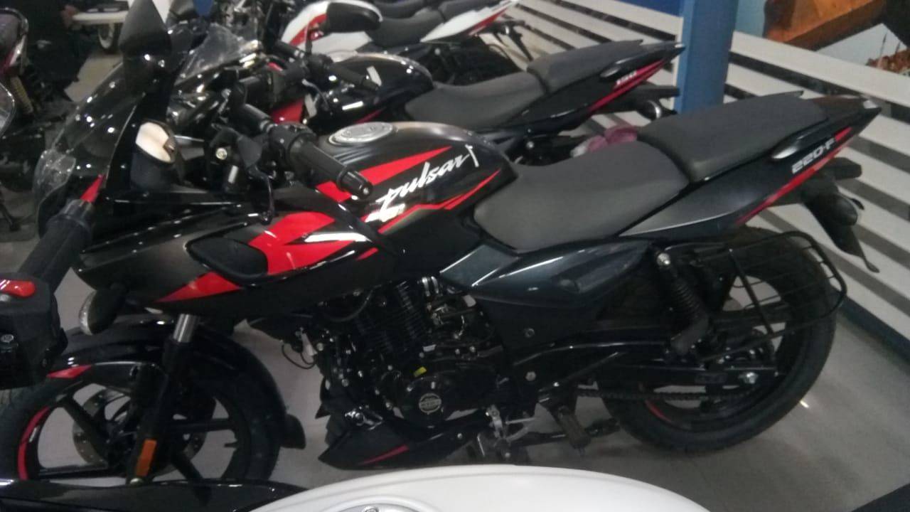 Red deals 220 pulsar