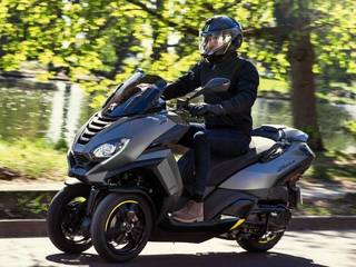 Peugeot’s Three-Wheeled Metropolis Scooter Receives Two Swanky New Variants