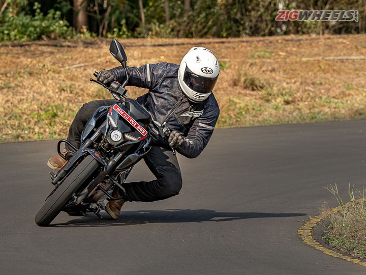 Bajaj Pulsar N250: Performance Numbers And Mileage Explained - ZigWheels