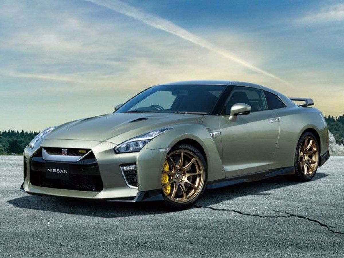 Nissan GT-R Nismo Special Edition Brings Exposed Carbon Fiber Hood
