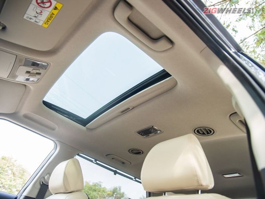 ZW-Kia-Carens-Interior.jpg
