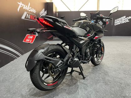 Bajaj Pulsar 250 Twins Gets New All Black Colour And Dual-Channel ABS -  Details