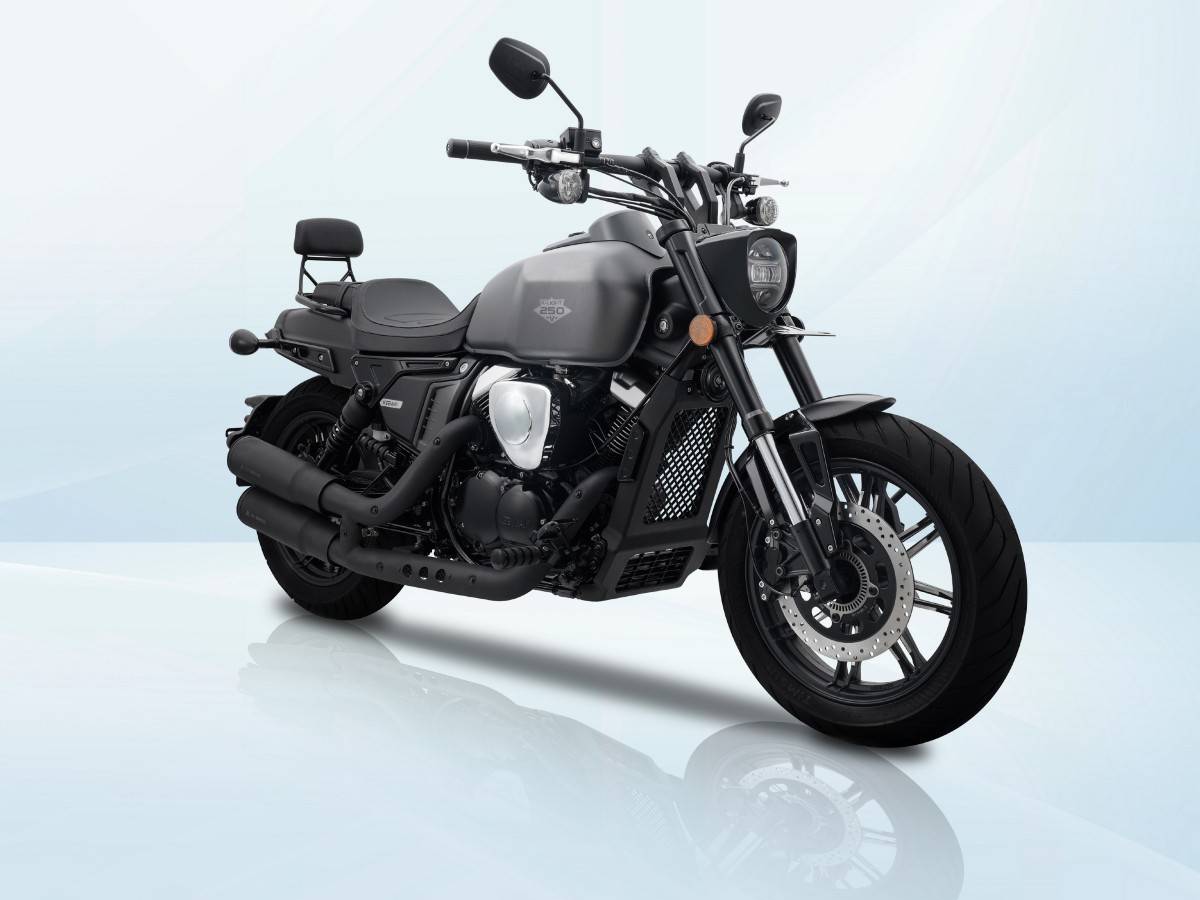 Bajaj avenger deals 250 cc