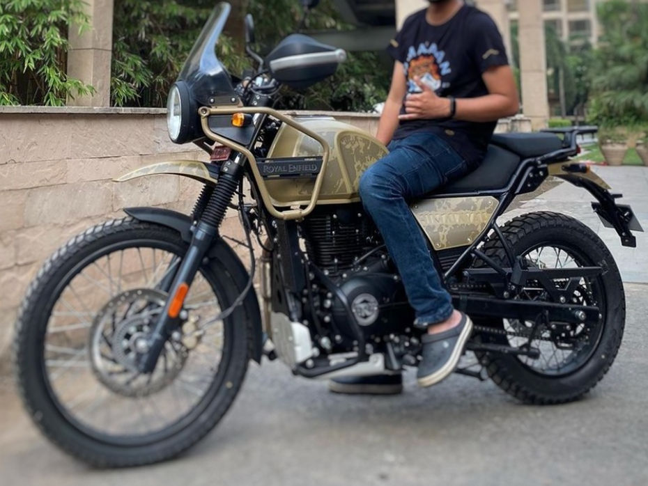 Royal Enfield Himalayan Gets Two New Colours - Glacial Blue And Dune Brown
