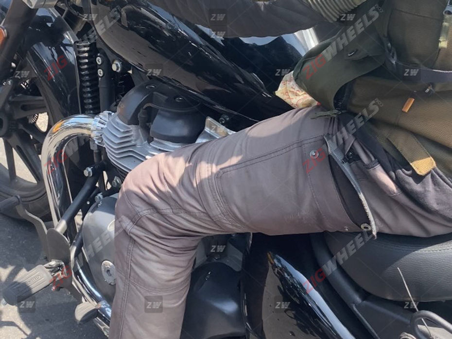 Royal Enfield’s Super Meteor 650cc Cruiser Spotted Up Close