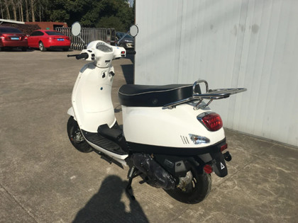 Check Out Vespa ZX 125's Chinese Lookalike; The Yamasaki