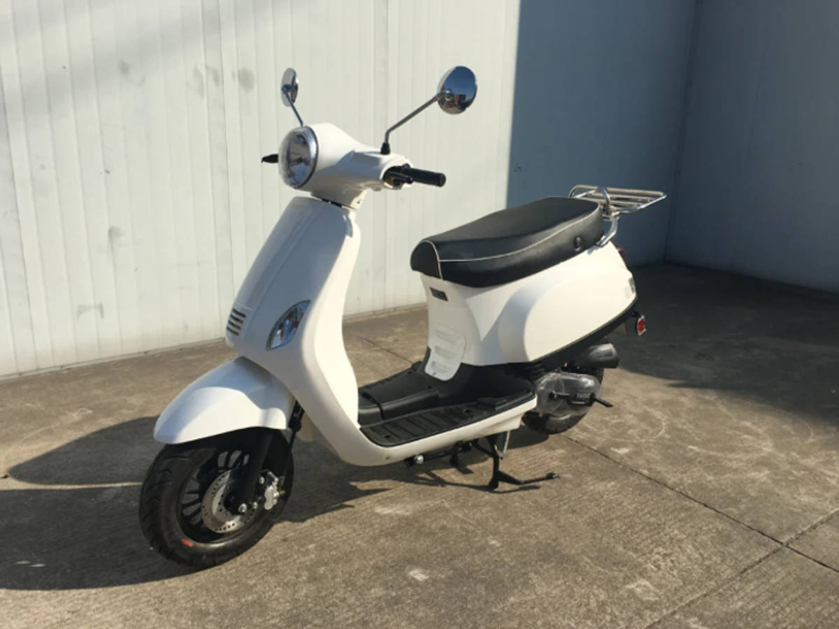 Check Out Vespa ZX 125's Chinese Lookalike; The Yamasaki YM50 