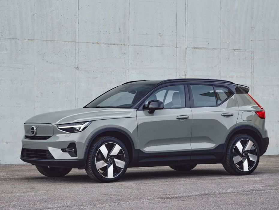Volvo XC40 still picture showing front and side