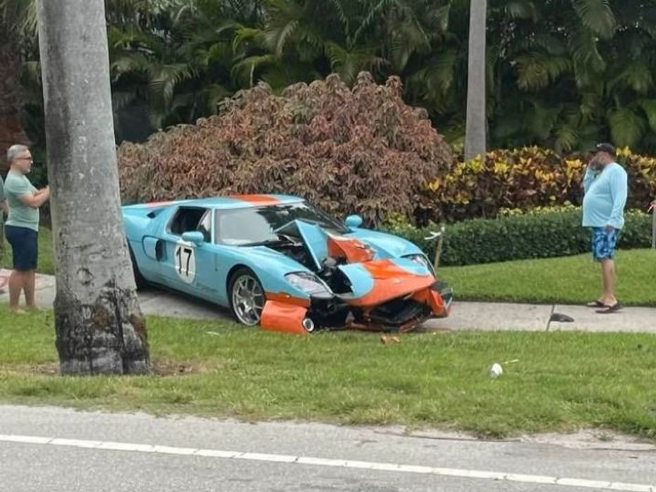 Ford GT Heritage Edition on a sidewalk after the crash
