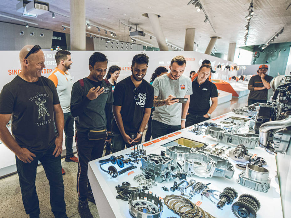 Checking out Superduke Engine components - KTM UDR Checking out Superduke Engine components - KTM UDR