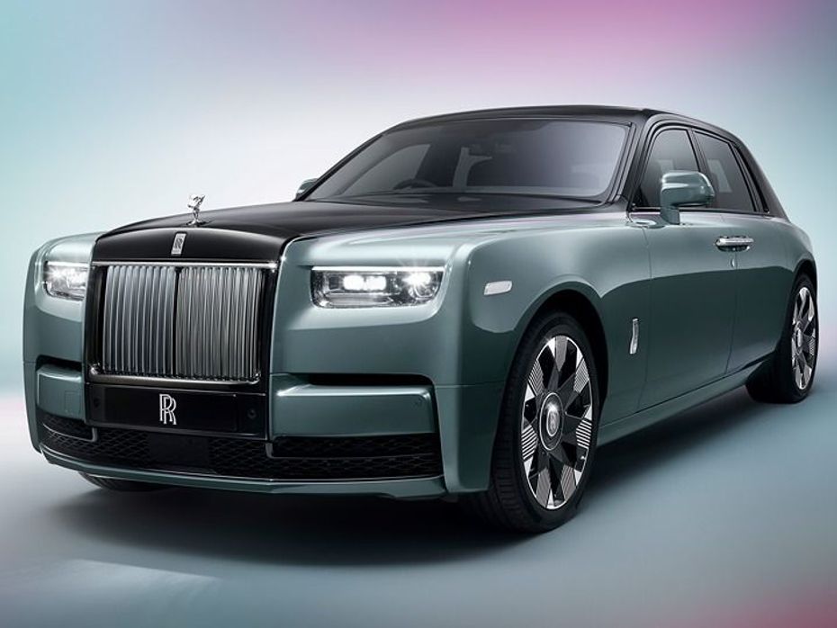 Rolls-Royce Phantom Series II front three quarters 