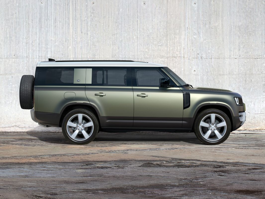 985725587-zw-land-rover-defender-130-2-r