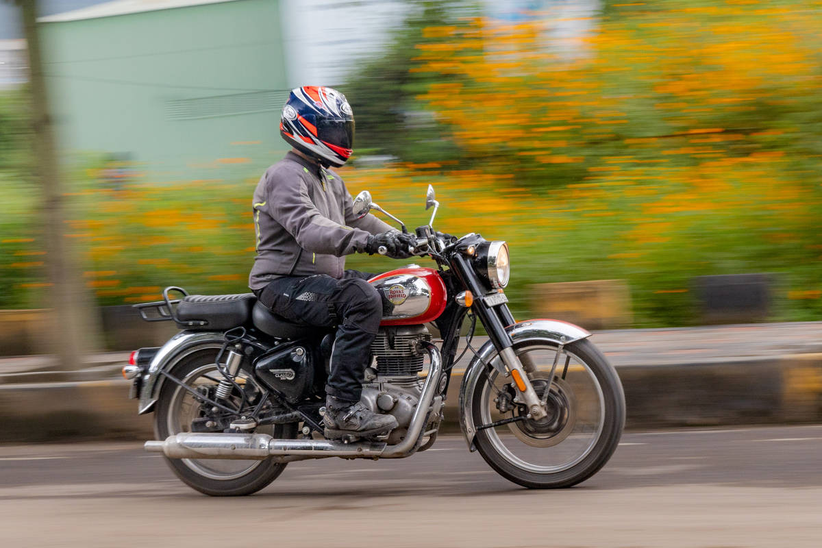 Bullet 350 deals classic average mileage