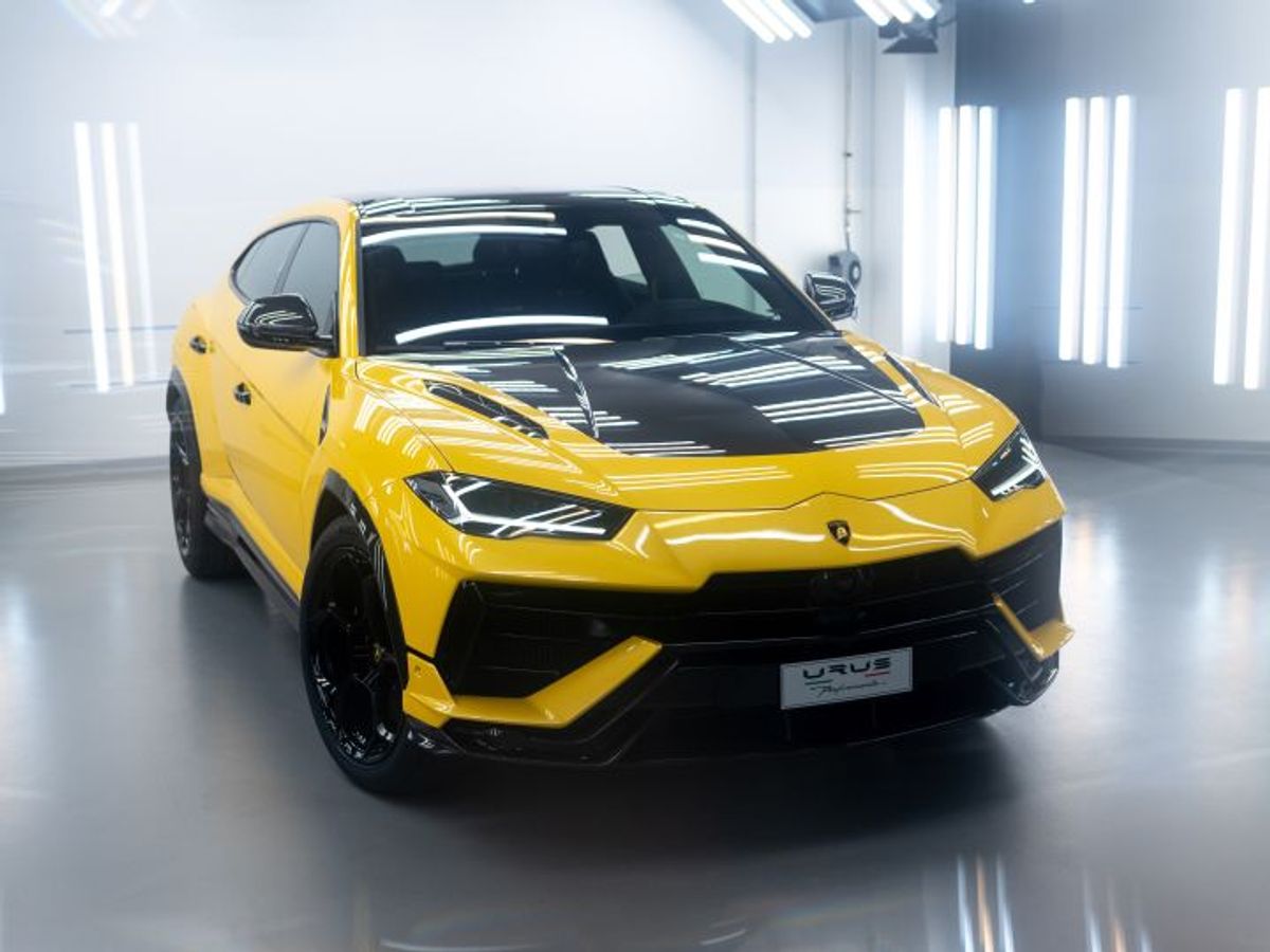 Lamborghini Urus] No compromises, this thing is fantastic : r/Autos