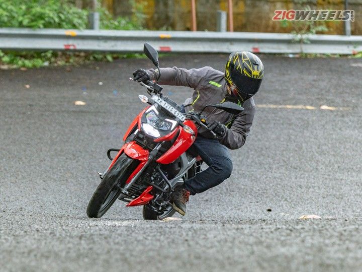 TVS Apache RTR 160 2V vs 4V Differences Explained ZigWheels
