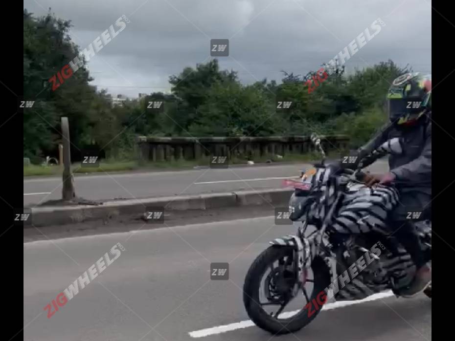 2022 Bajaj Pulsar N150 Spied 