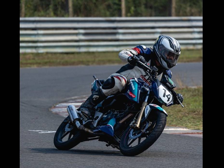 Racing On TVS Apache RTR 200 4V Race Bike At TVS Young Media Racers ...