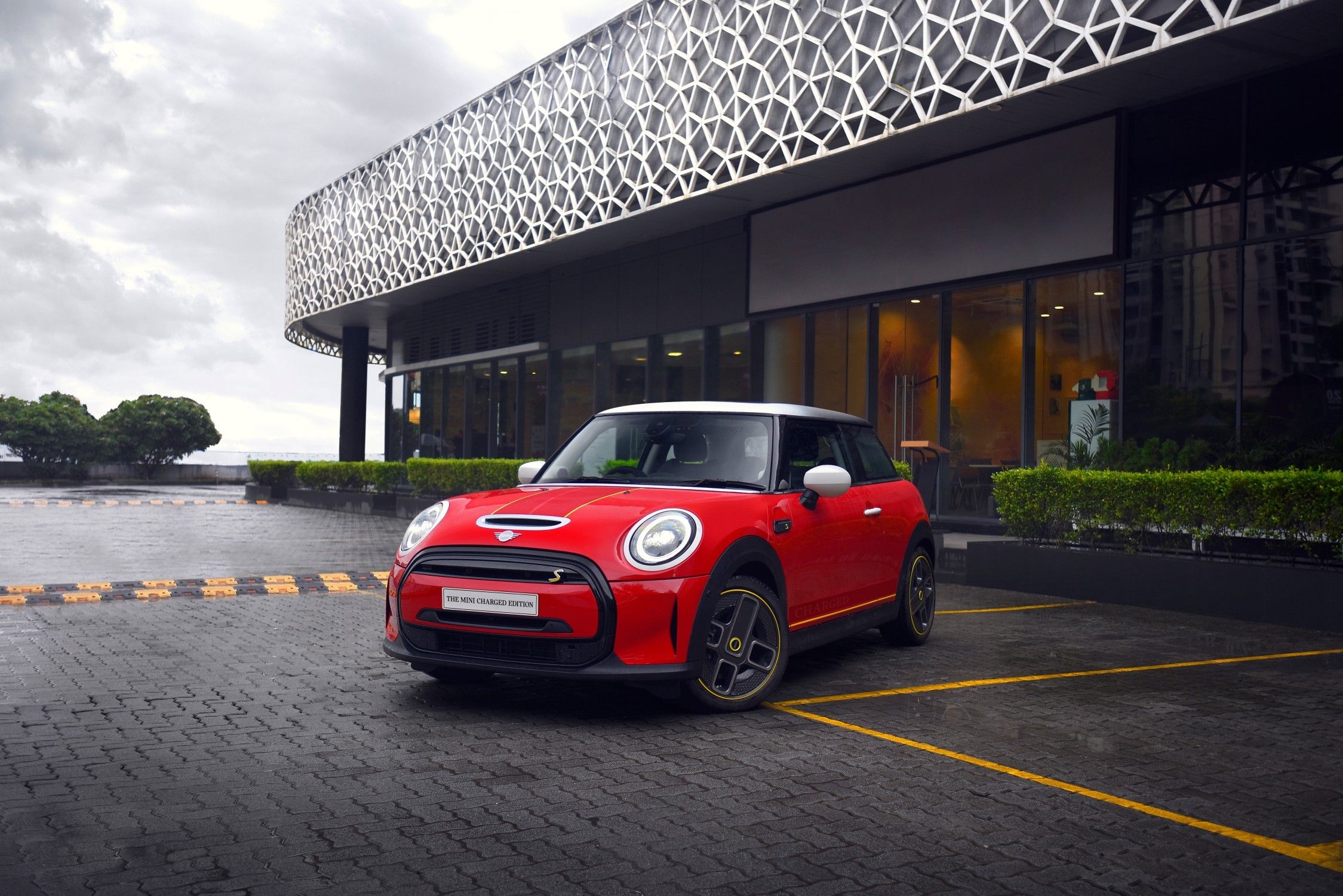 Cooper SE Charge Edition Launched In India In Limited Numbers