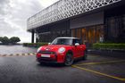 Finally, You Can Get The Mini Cooper SE In A Hot-looking Red, But There’s A Catch