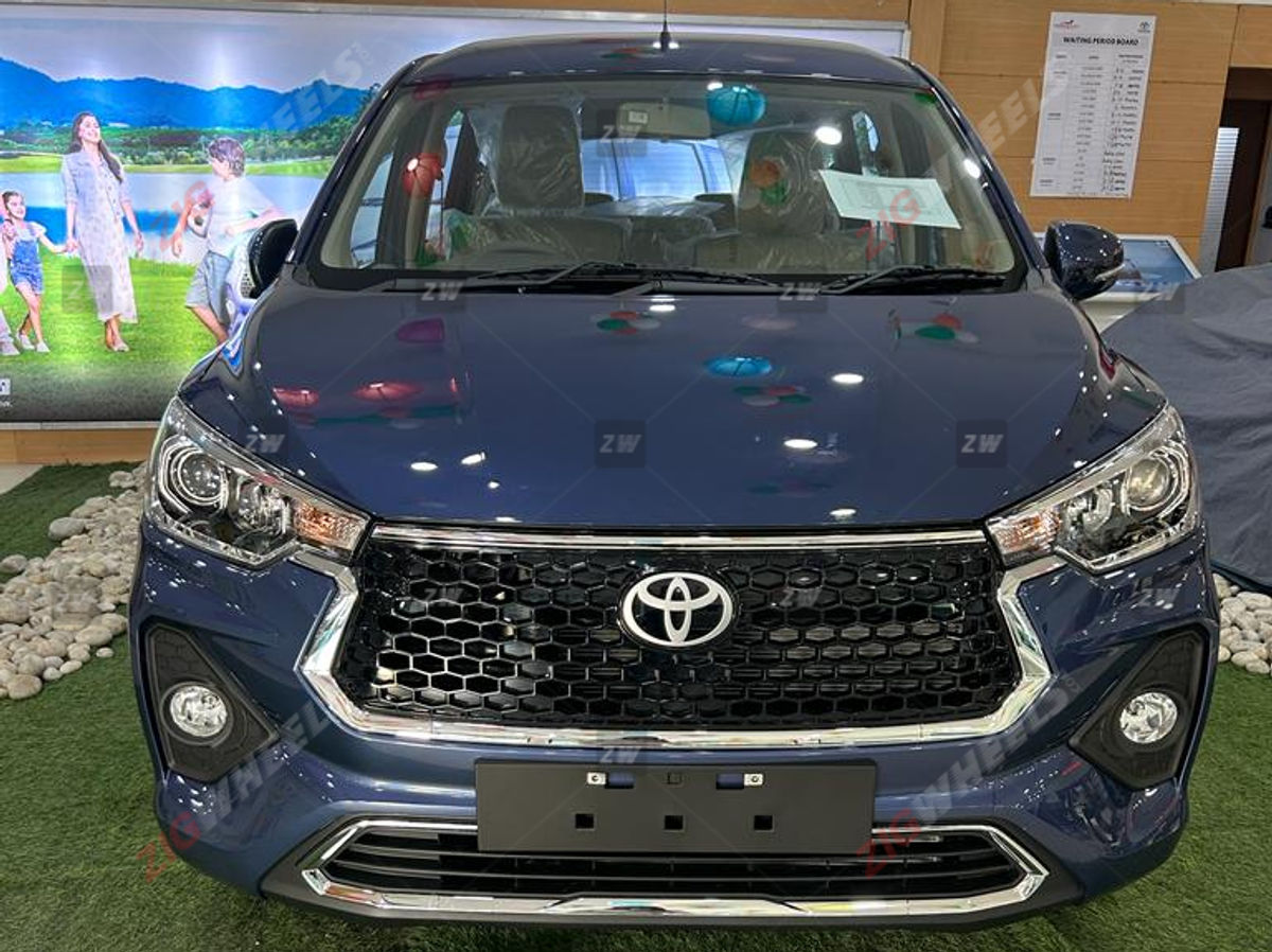 Production-spec Toyota Rumion First Look In India, Model Starts Reaching  Dealerships - ZigWheels