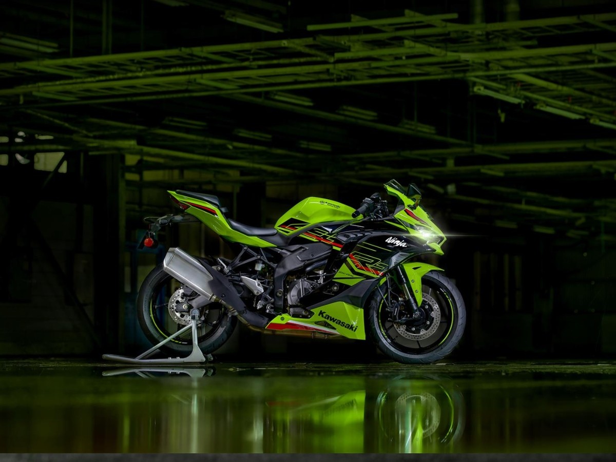 Kawasaki ZX-4R 400cc 4 Cylinder Faired Bike Launched Abroad