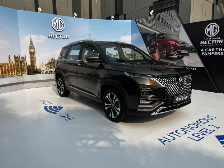 Facelifted MG Hector And Hector Plus Break Cover In India, All Details