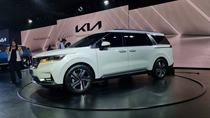 Auto Expo 2023: Next Generation Kia Carnival Revealed - ZigWheels