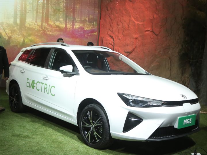 Auto Expo 2023: MG 5 Electric Estate Breaks Cover In India - ZigWheels