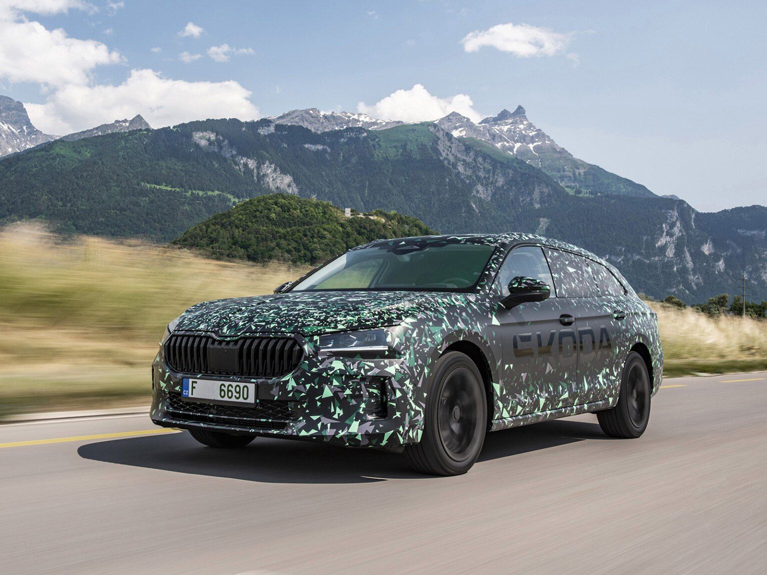 Next-gen 2024 Skoda Superb To Be Revealed In November 2023, Technical  Specifications And Interior Features Announced - ZigWheels