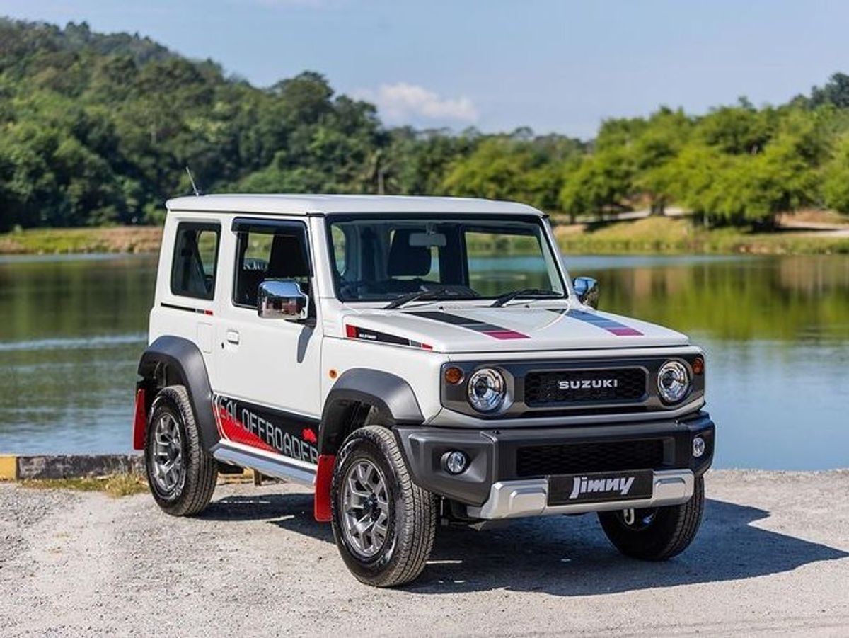 Suzuki Jimny launched at 12.74 lakhs and goes all the way upto 15.05 lakhs.  What do you think of the pricing? : r/CarsIndia