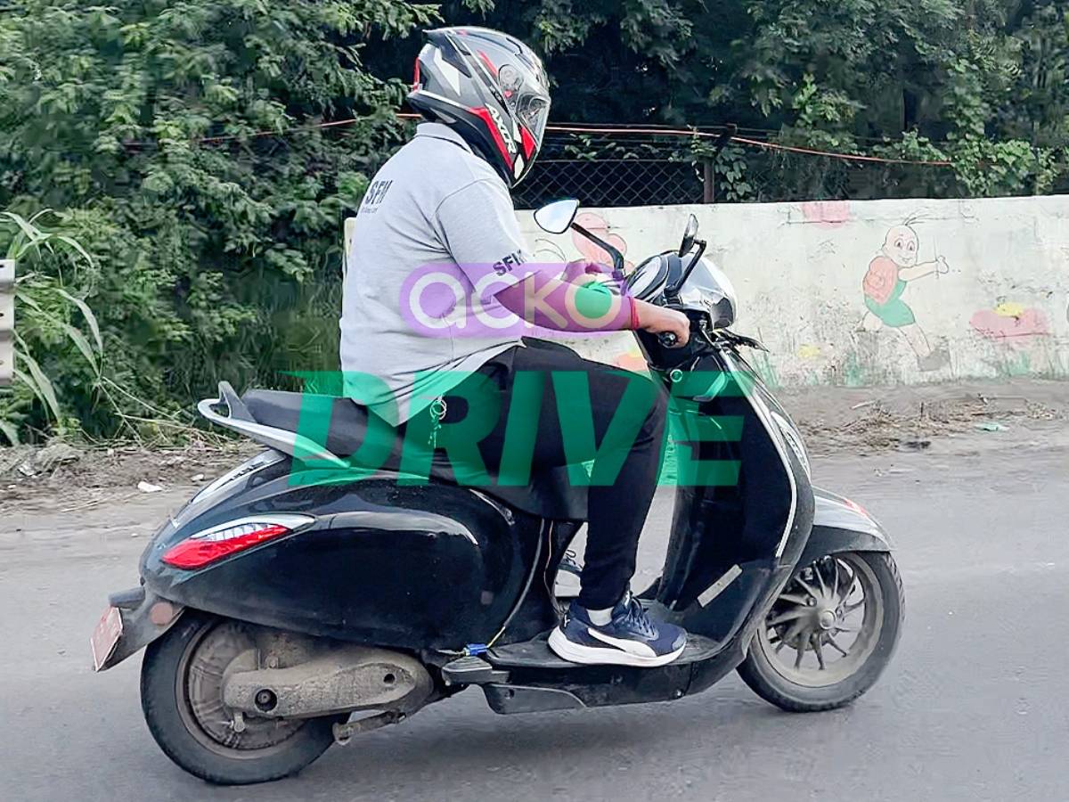 Bajaj chetak deals motor