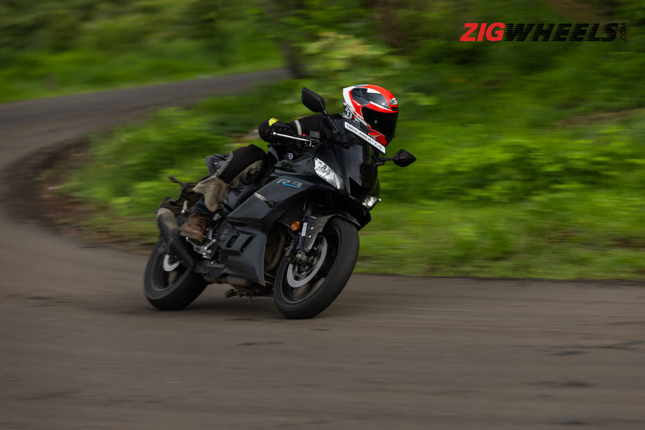 Yamaha R3 - Rs 4,64,900 (ex-showroom)