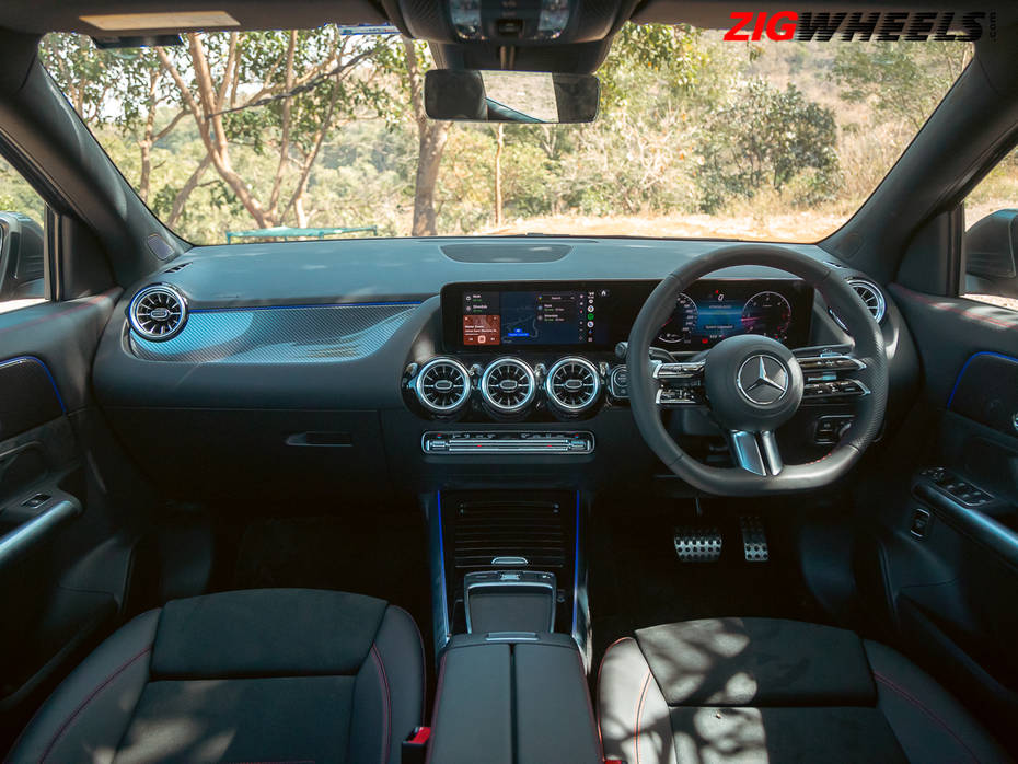 Mercedes-Benz GLA dashboard