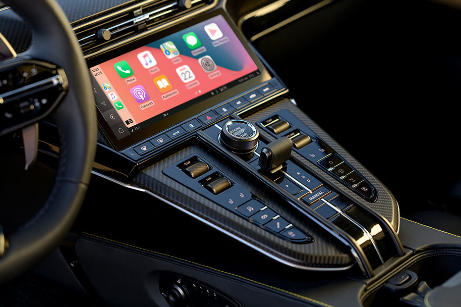 2024 Aston Martin Vantage Features