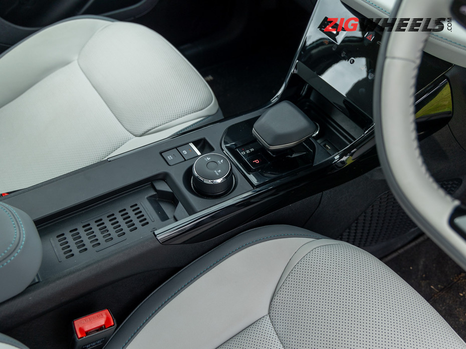 Top 10 Features Tata Punch EV Borrows From Nexon EV 10.25inch