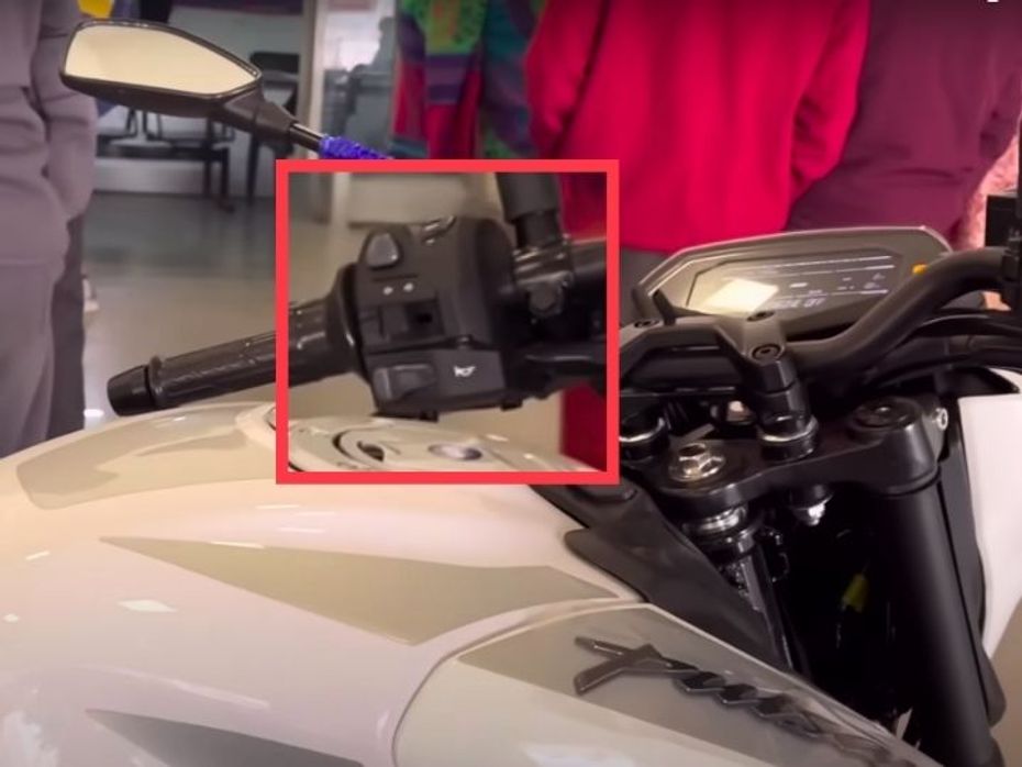 Updated Bajaj Pulsar N150 Spotted With LCD Console