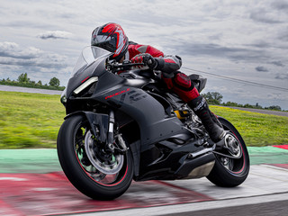 Ducati Panigale V2 ‘Black On Black’ Launched In India At Rs 20.98 Lakh Ducati Panigale V2 ‘Black On Black’ Launched In India At Rs 20.98 Lakh
