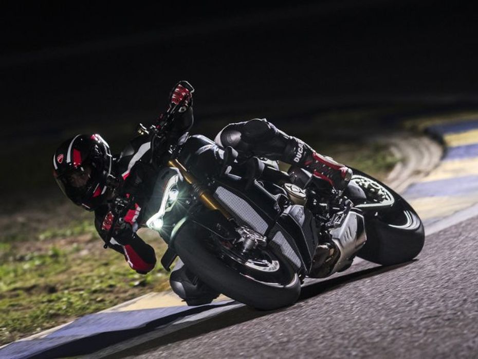 Ducati Streetfighter V4 S riding shot - cornering 2