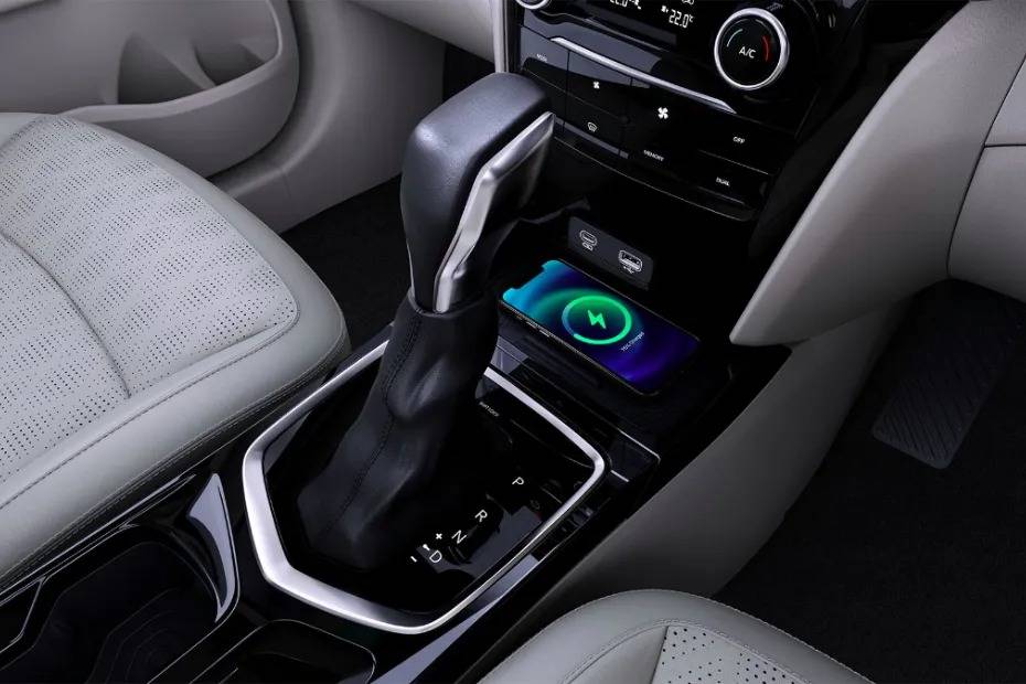 XUV 3XO Wireless Charger