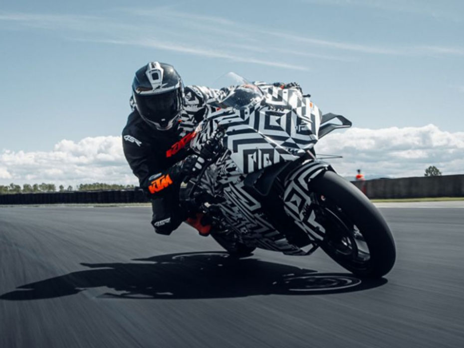 2025 KTM 990 RC R First Look