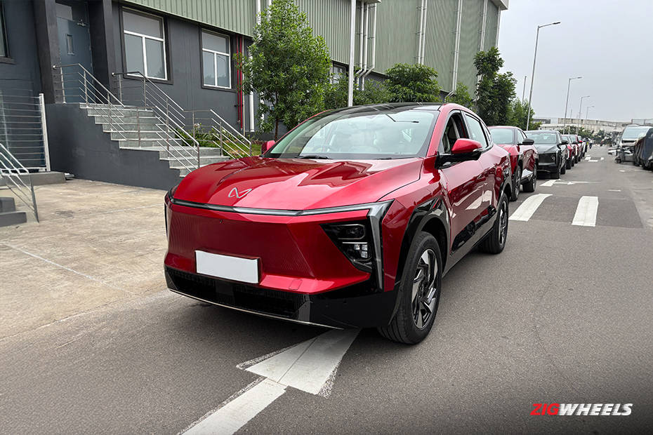 Mahindra XEV 9e Tango Red