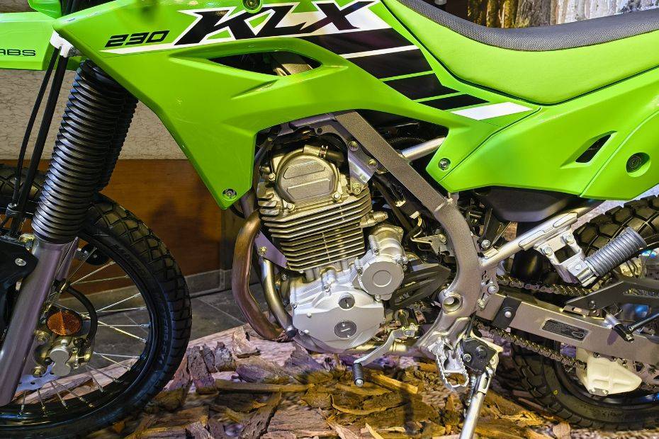 Kawasaki KXL230 Engine