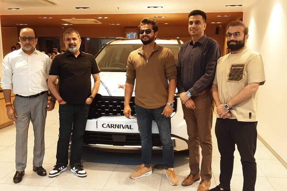 Suresh Raina Buys 2024 Kia Carnival