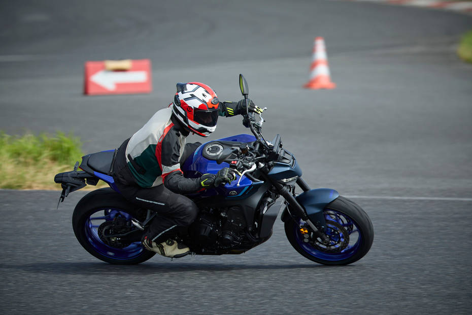 Yamaha MT-09 Standard And Y-AMT Review